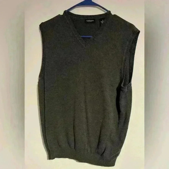 Men’s VanHeusen sweater vest size M EUC, gray - Picture 1 of 3